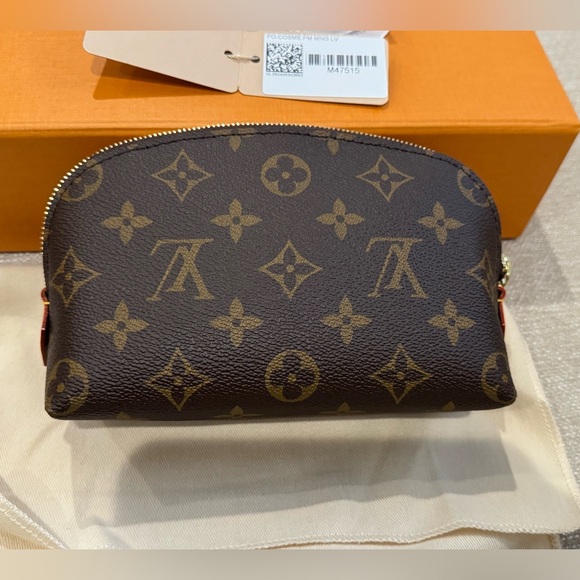 Louis Vuitton Monogram Cosmetic Pouch 
M47515 - Picture 5 of 8